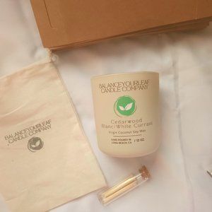Cedarwood Blanc & White Currant 12 oz. Wood wick candle includes Bag & Matches